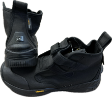 Load image into Gallery viewer, SANTI Vibram Dock/rock Boots
